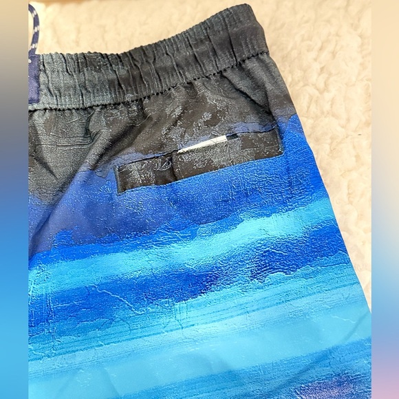 Spicy Tuna Men's M & L Swim Trunks NWT - Picture 6 of 6